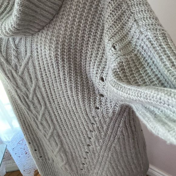 Banana Republic Grey Turtleneck Sweater - Picture 4 of 12